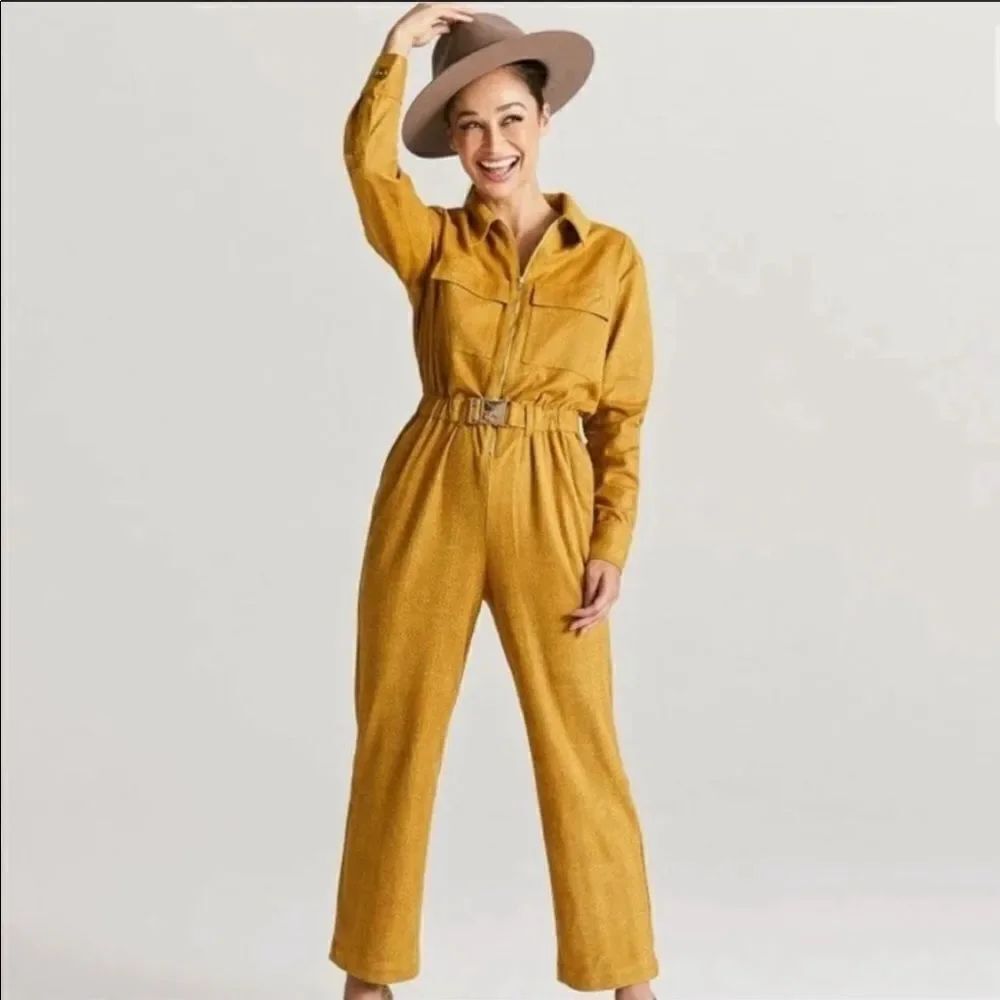 Apt.9ย Caraโ
SantanaโJumpsuit